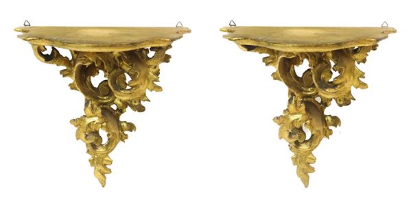 Pair of shelves in gilded wood