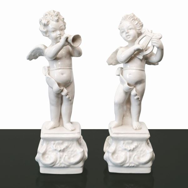 N. 2 piccole sculture raffiguranti putti