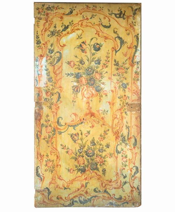 Porta dipinta con fiori e ghirlande