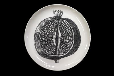 Piatto in Porcellana Bianca con Melograno, Serie Sezioni di Frutta, N.8