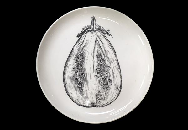Piero Fornasetti - Piatto in porcellana bianca con Melanzana, serie Sezioni di Frutta, N.7