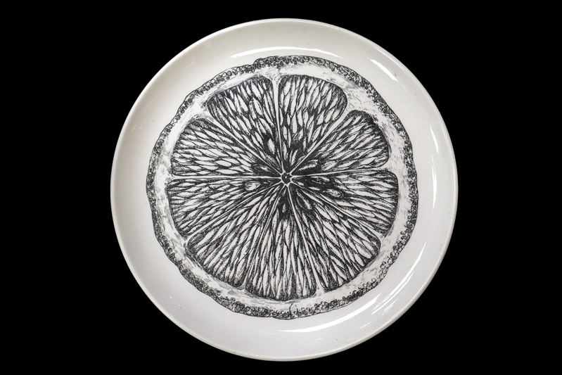 Piero Fornasetti - Piatto in Porcellana Bianca con Arancia, Serie Sezioni di Frutta, N.1