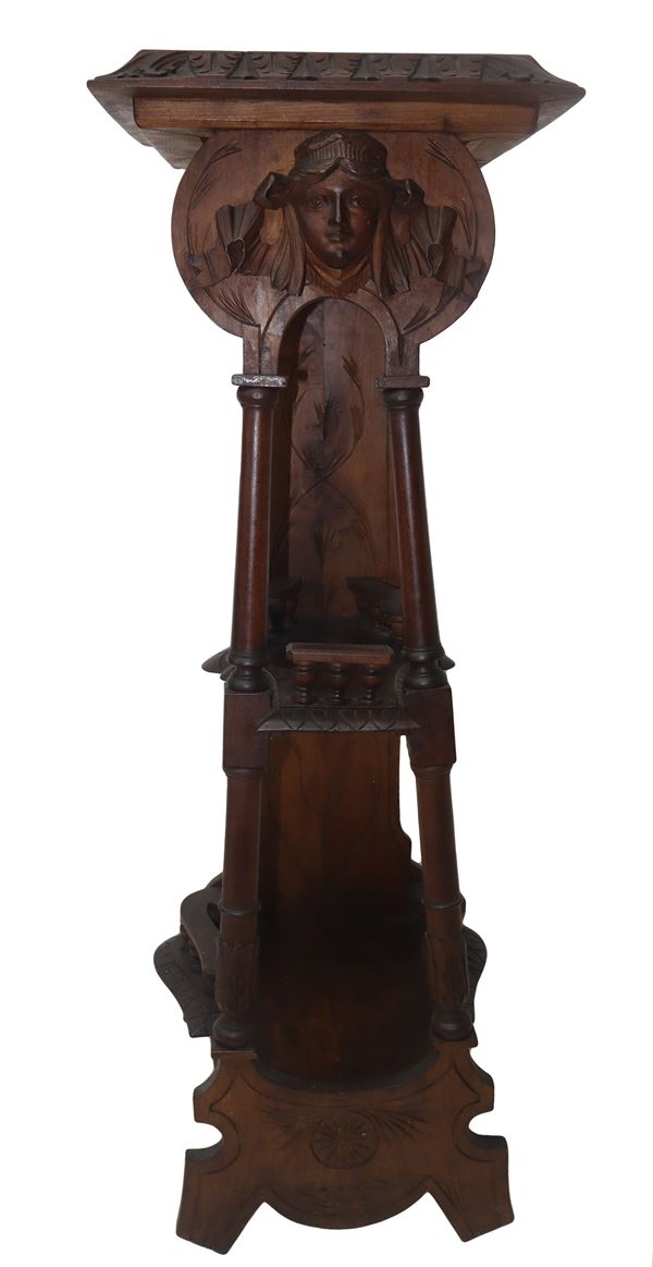 Gueridon in wood