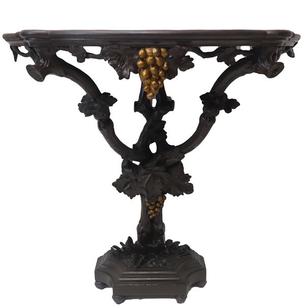 Console in legno intagliato a foglie di vite.