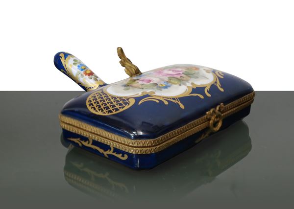 Crystal Sevr&#232;s - Crumb collector with handle, with floral decorations