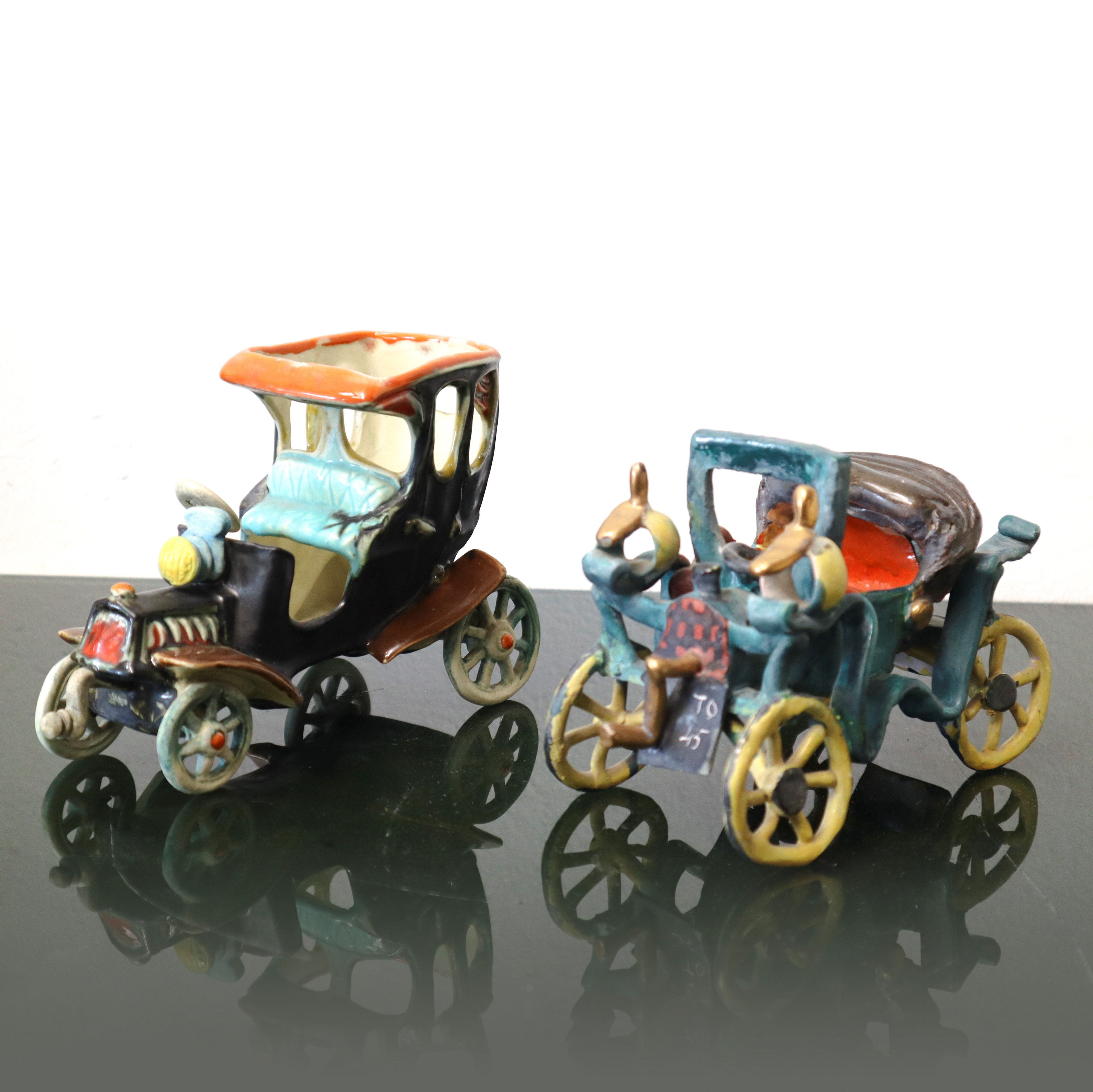 Coppia di Auto D'epoca in Porcellana