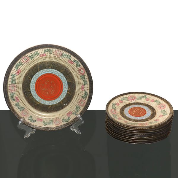 N°10 saucers and 1 Japanese plate in shades of gold
