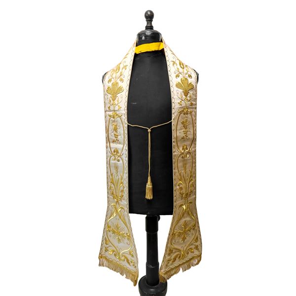Priestly stole in gold embroidered silk