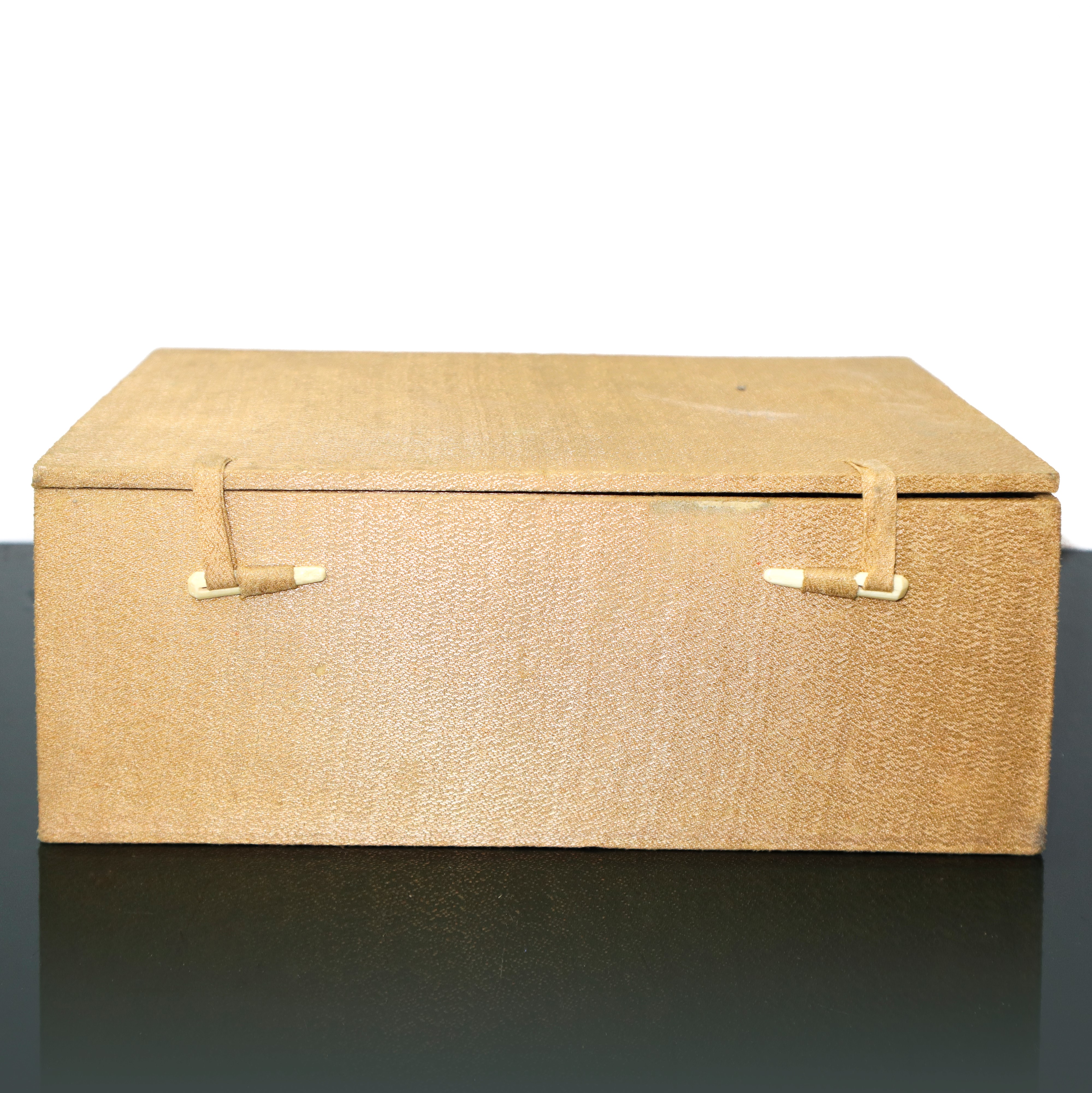 Scultura in giada raffigurante uccelli su un ramo