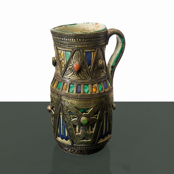 Versatoio berbero con manico in maiolica dipinta a mano