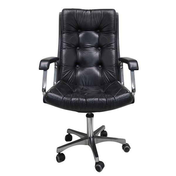 Presidential armchair in black leather