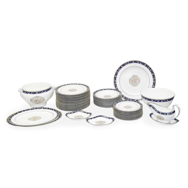 Wedgwood Made in England - Porcelain dinner set for 12, mod Runnymede"