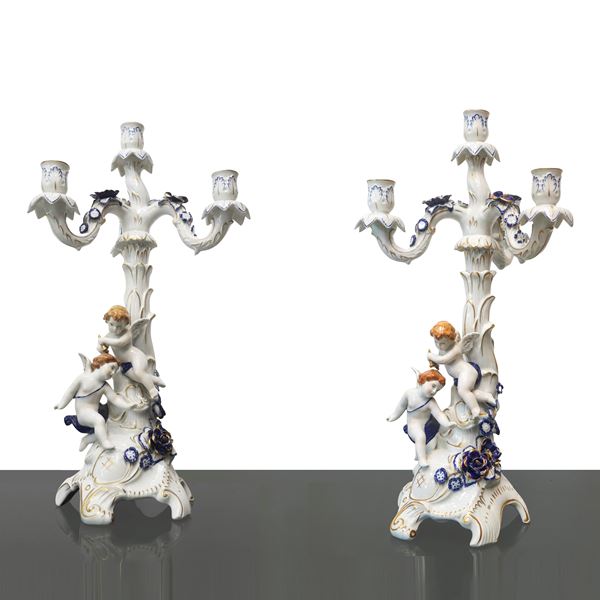 Plaue Schierholz Germania - Coppia di candelieri a quattro luci in porcellana, con angioletti