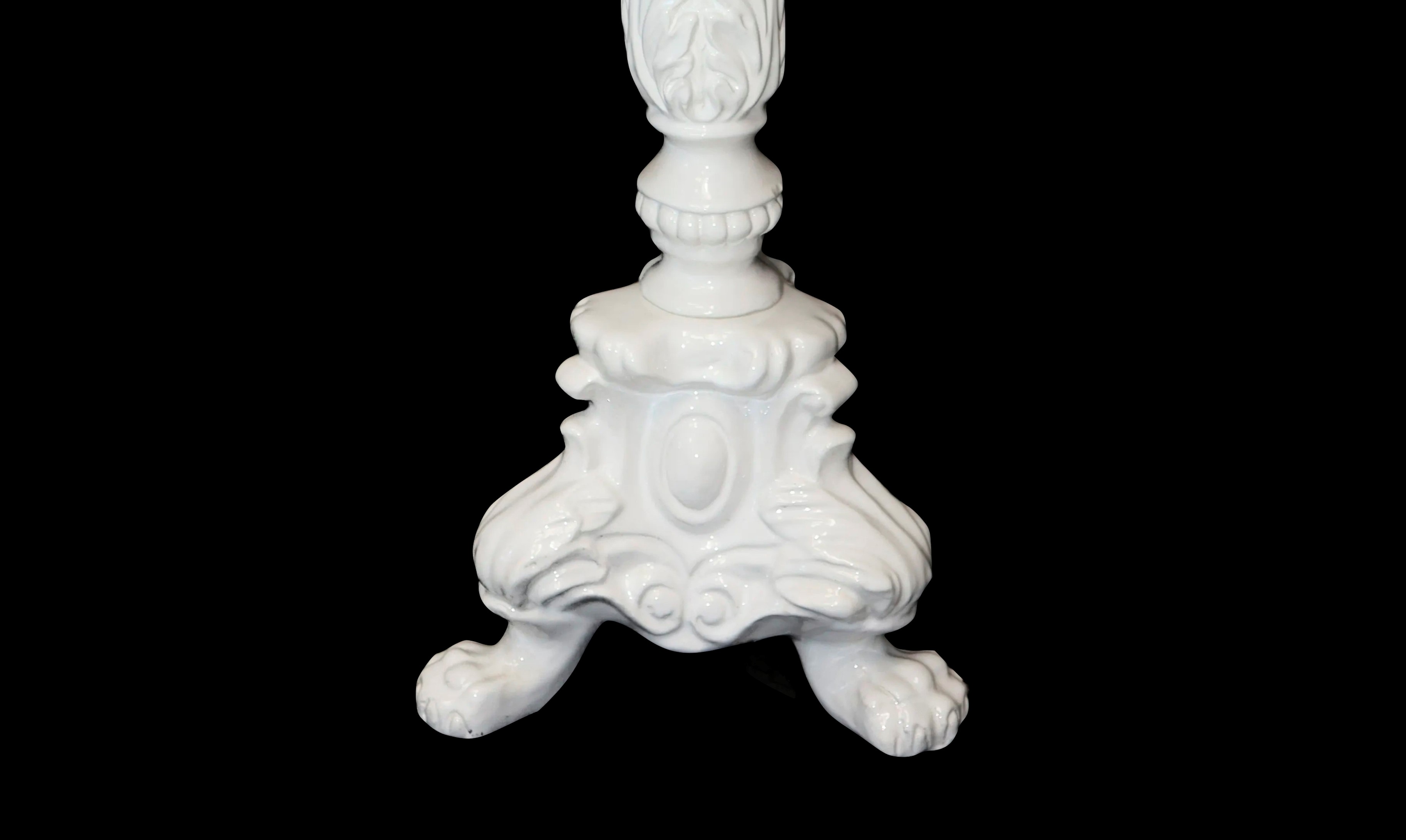 Lampada in porcellana bianca con paralume