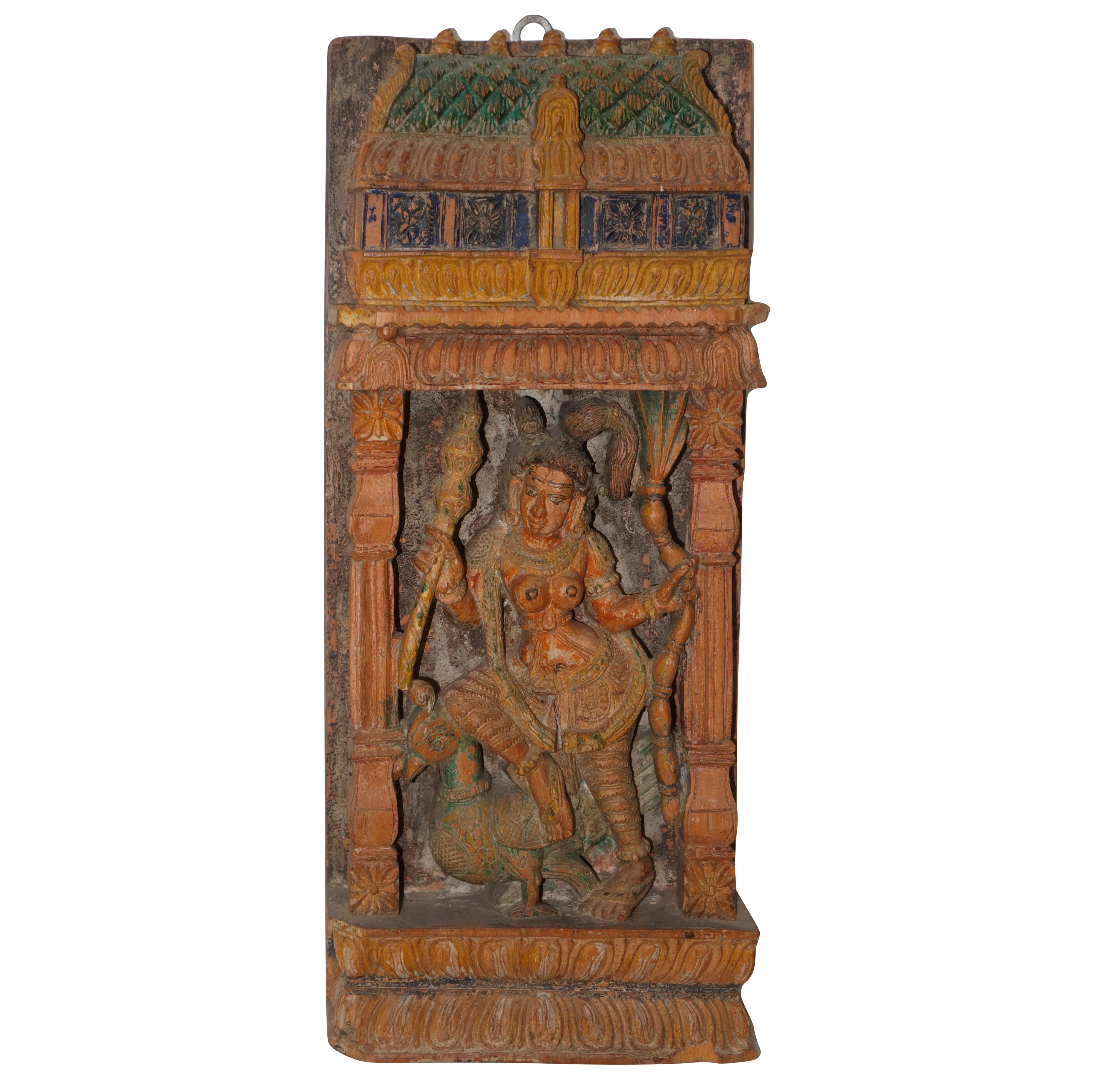 Coppia di Sculture in Legno con Divinità Indiane