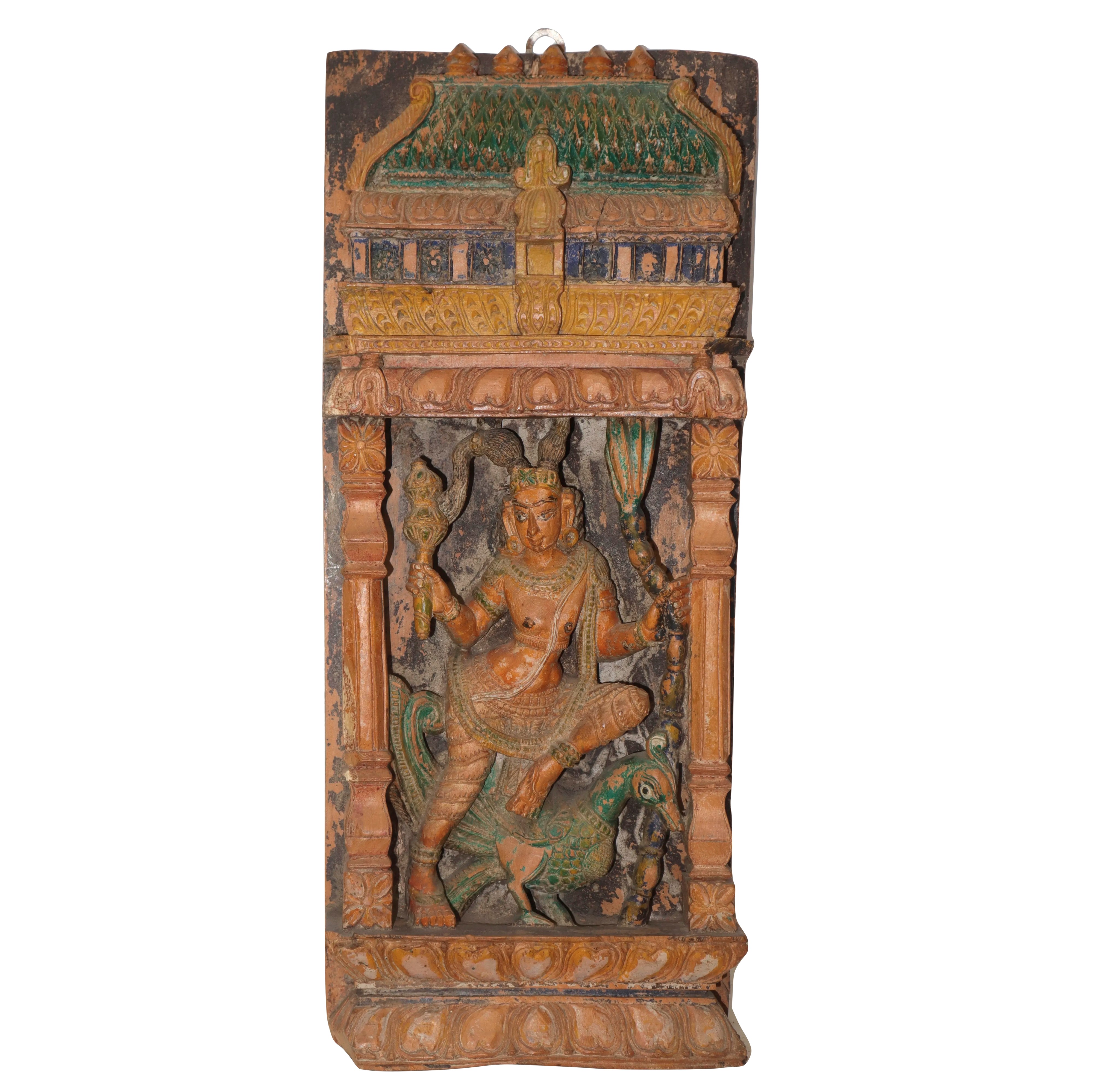 Coppia di Sculture in Legno con Divinità Indiane