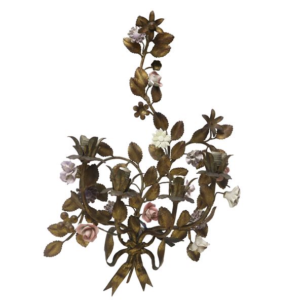 Capodimonte - Applique a 4 luci metallo dorato con applicazioni di fiori in porcellana di Capodimonte