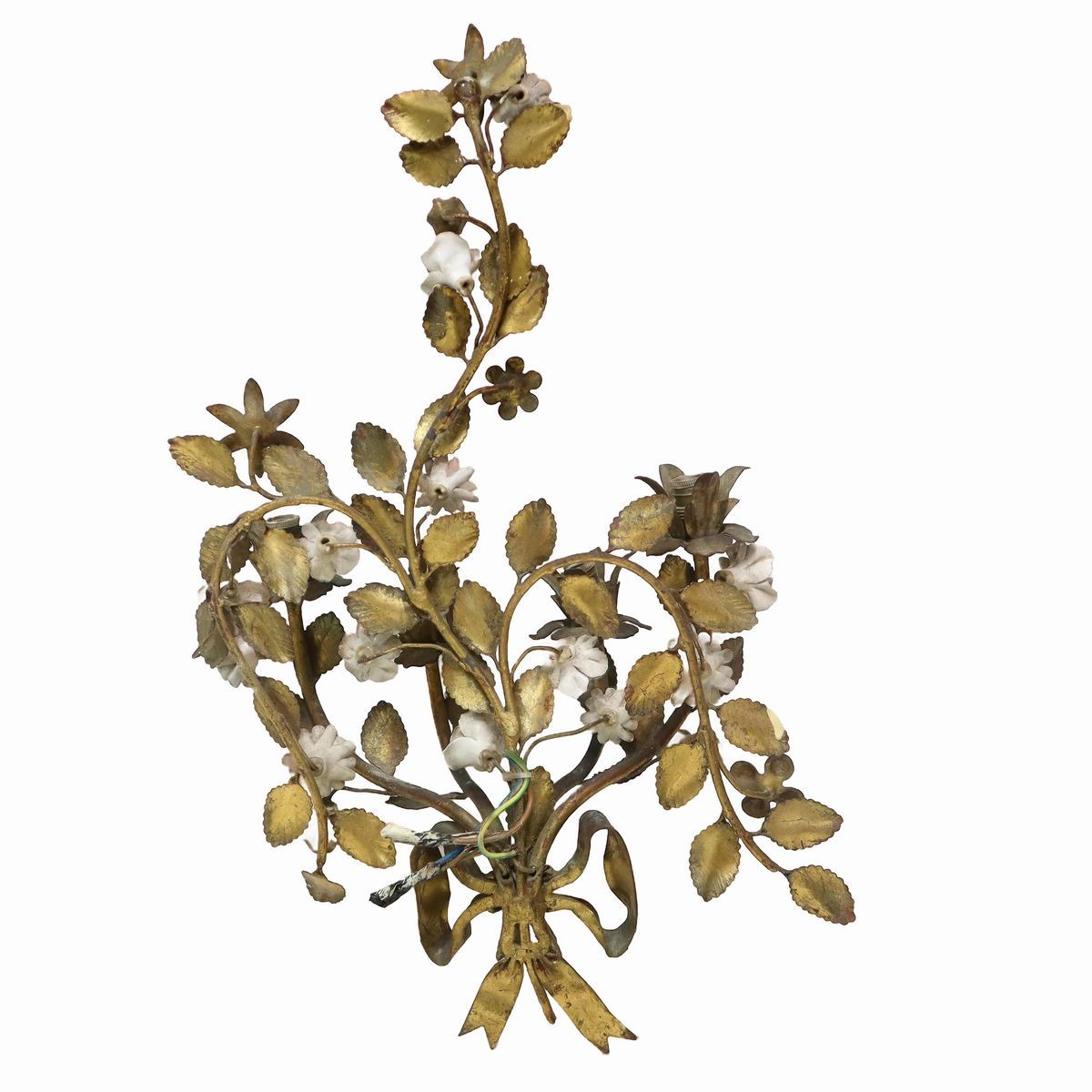 Applique a 4 luci metallo dorato con applicazioni di fiori in porcellana di Capodimonte