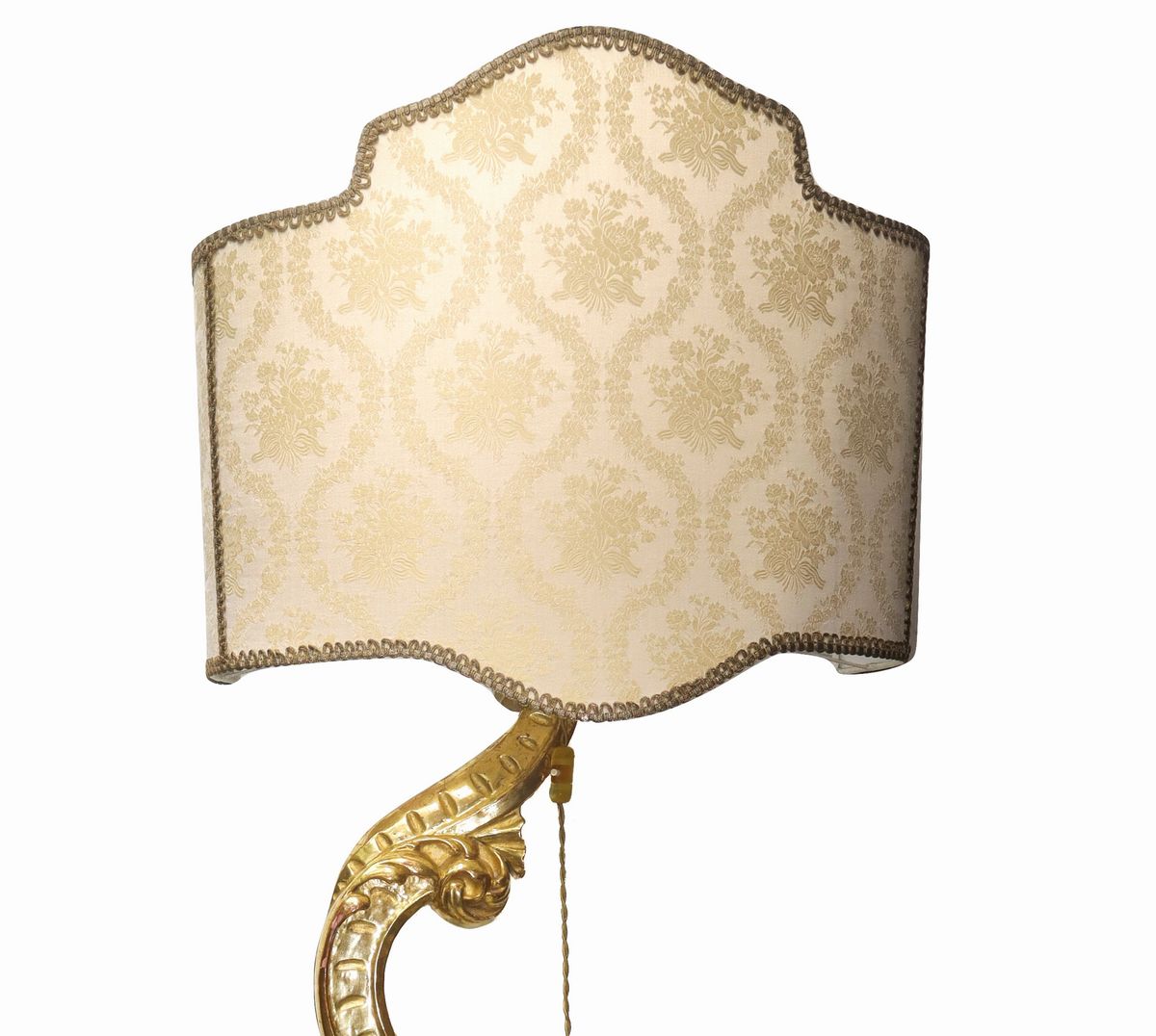 Grande Frammento Ligneo Dorato a Foglia in Oro Zecchino Adattato a Lampada