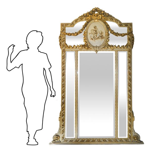 Large mirror in lacquered and gilded wood with cymatium and oval with cherubs