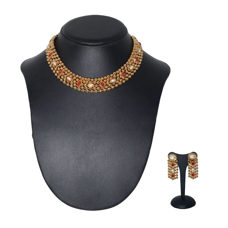 Parure composta da girocollo in metallo dorato e pietre e orecchini, Cascio