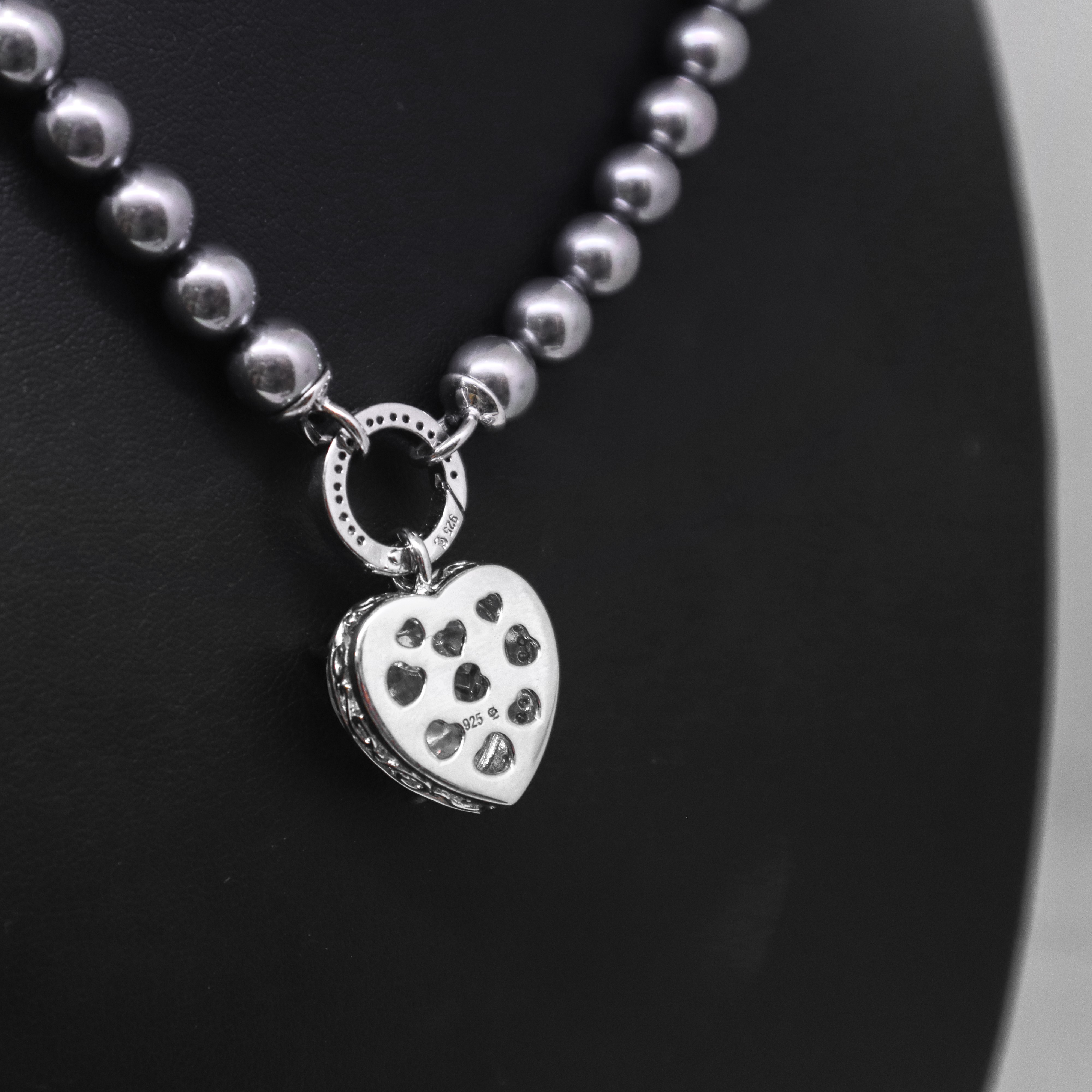 Collana con perle grigie e ciondolo in argento 925 a forma di cuore