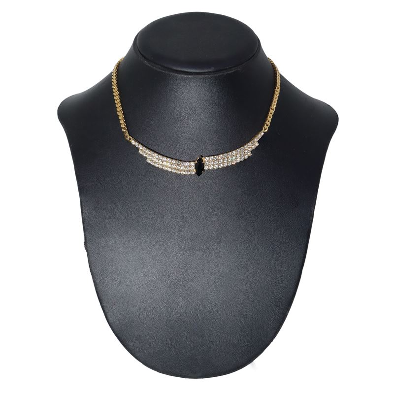 Girocollo con strass e pietra nera