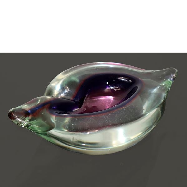 Shell-shaped ashtray with iridescence in shades of purple and pink