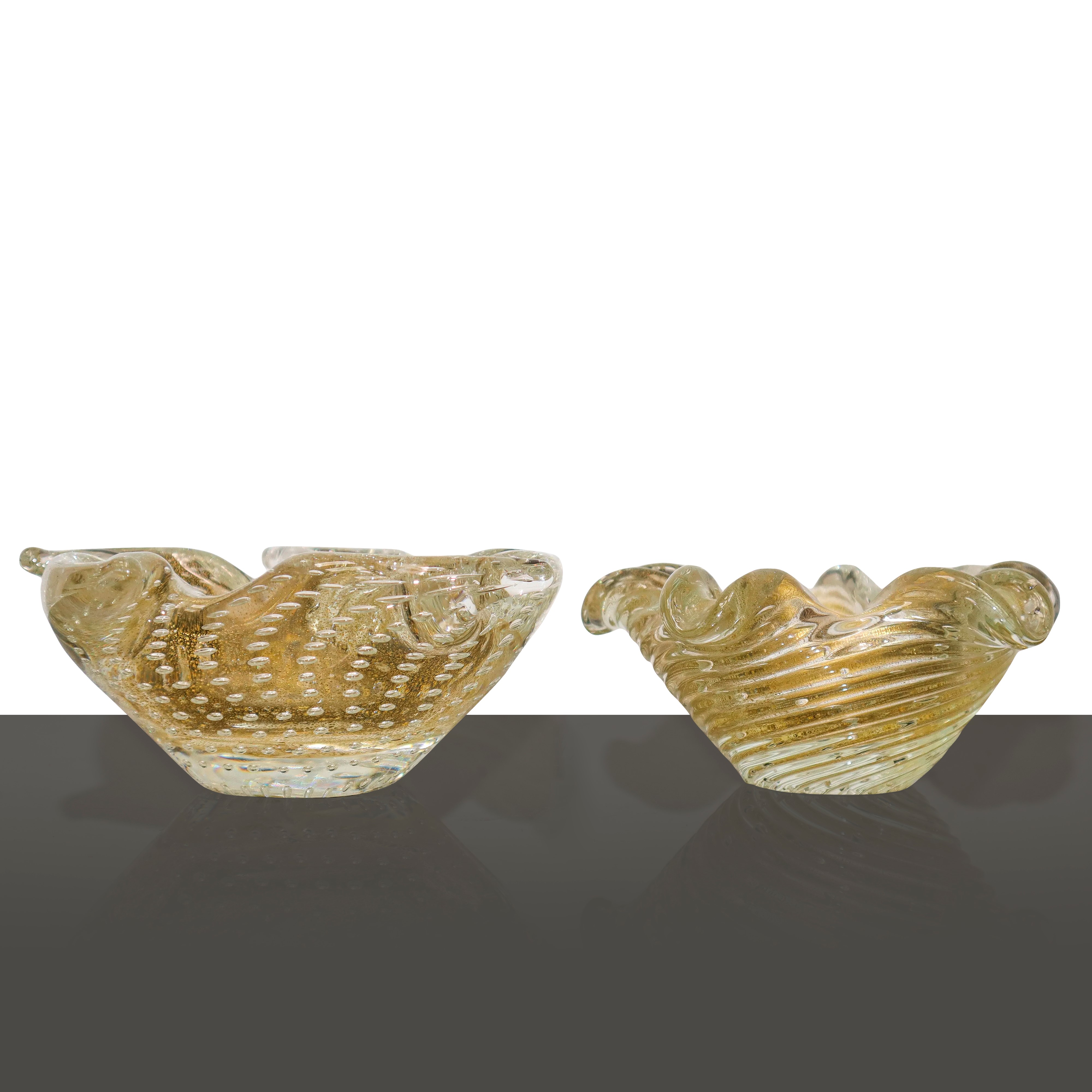 Coppia di stelle in vetro di Murano pulegoso con iridescenze nei toni dell'oro