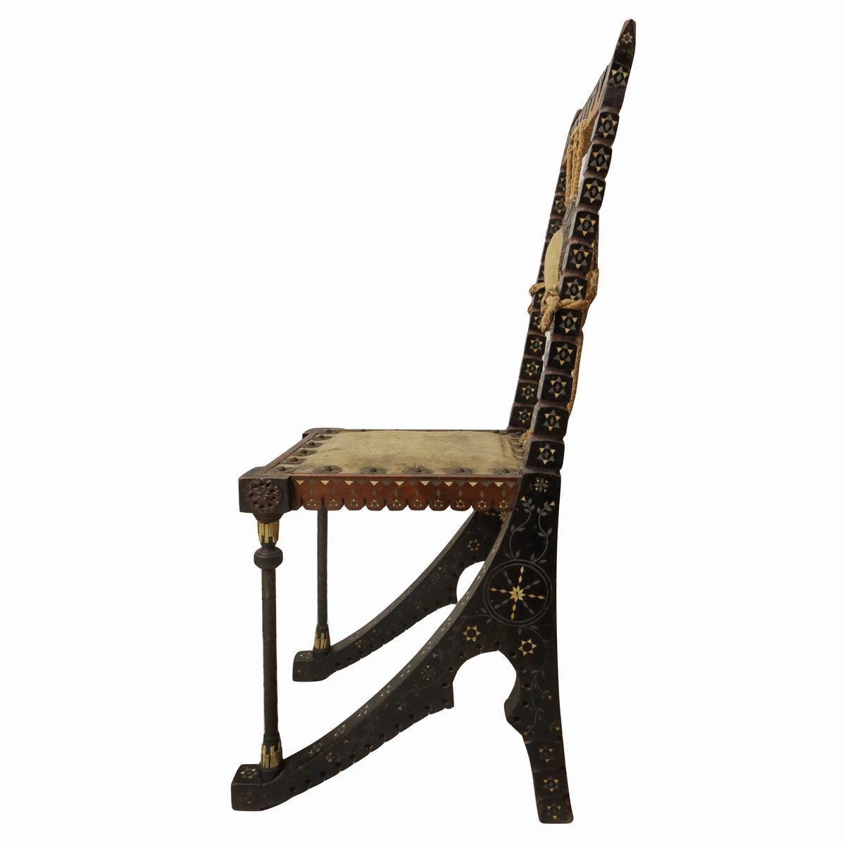 Carlo Bugatti - Rarissima Coppia di Sedie, in Legno di Noce Tinto Ebano, Lavorato e Tornito, Deco...