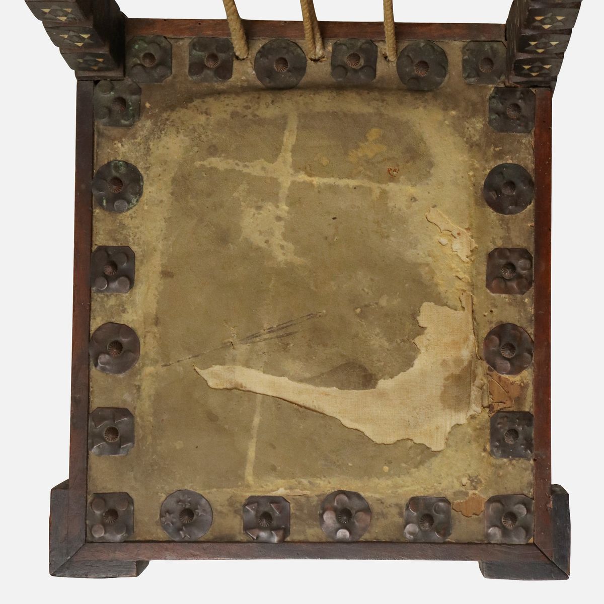 Carlo Bugatti - Rarissima Coppia di Sedie, in Legno di Noce Tinto Ebano, Lavorato e Tornito, Deco...