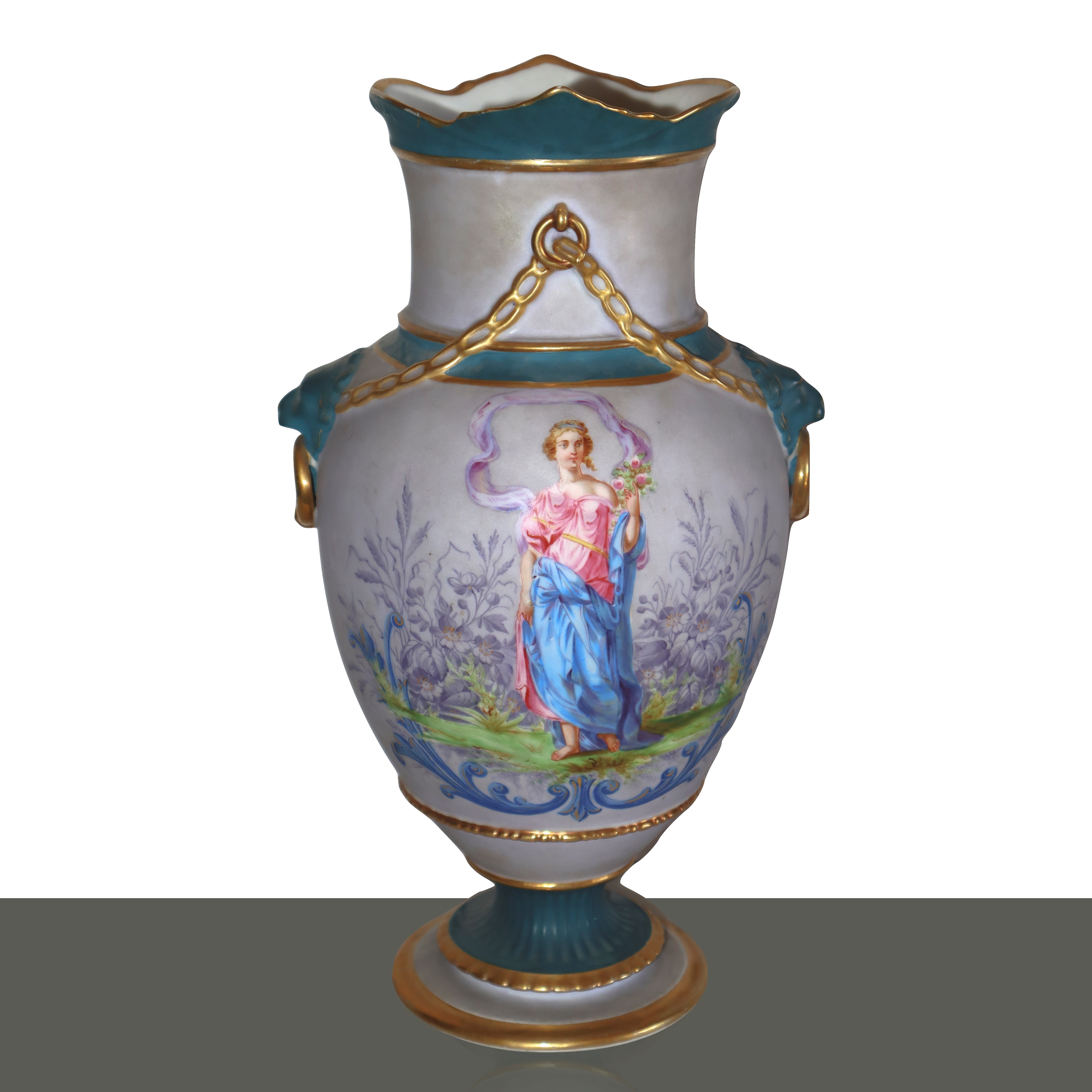 Coppia vasi in porcellana dipinta con raffigurazione di figure femminili, finiture in oro e manig...