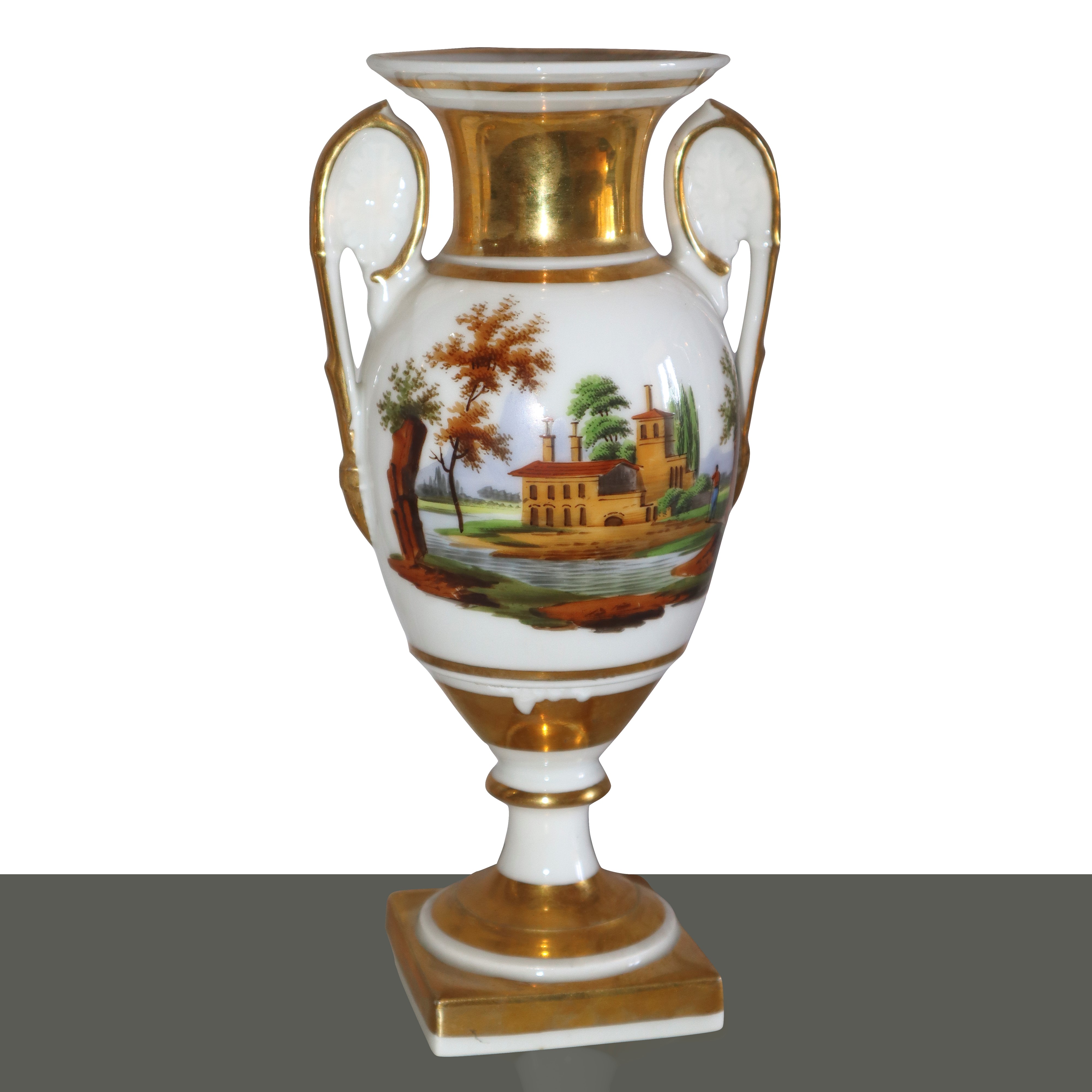 N°3 vasetti, Vecchia Francia, in porcellana bianca e dorata con decorazioni di paesaggi su ambo i...