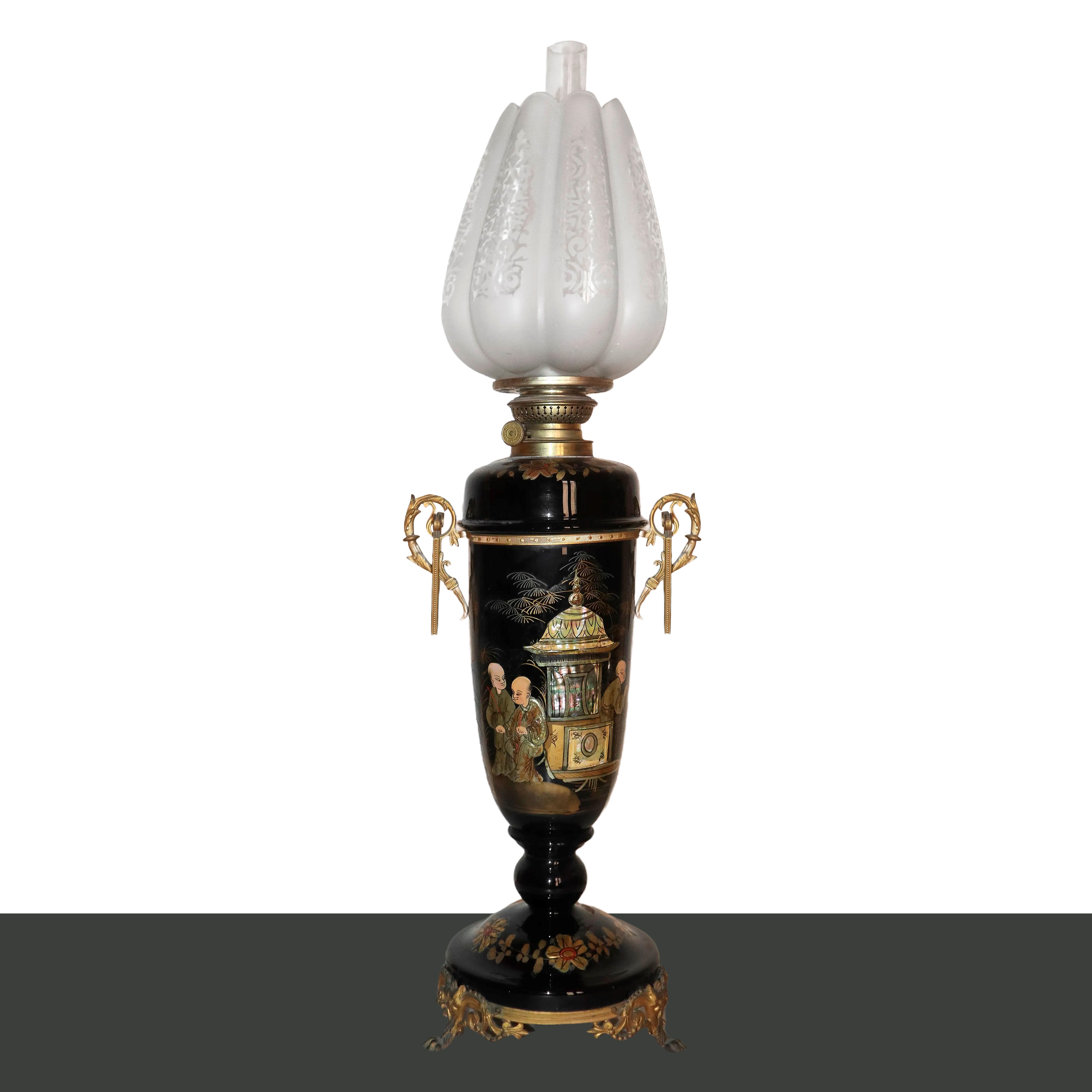 Coppia di lumi in porcellana dipinta con cineserie