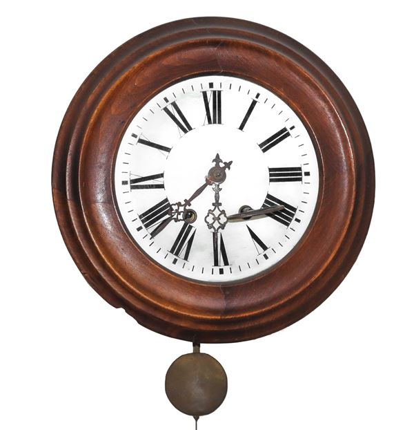 Round pendulum wall clock