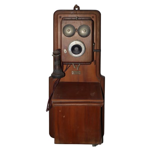 Antico telefono da muro in legno a manovella