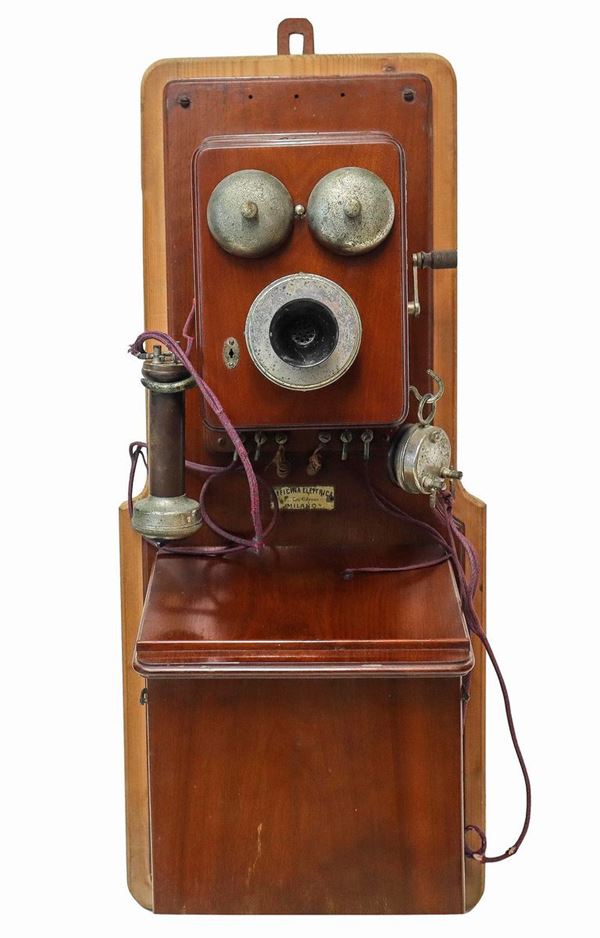 Antico telefono da muro in legno a manovella