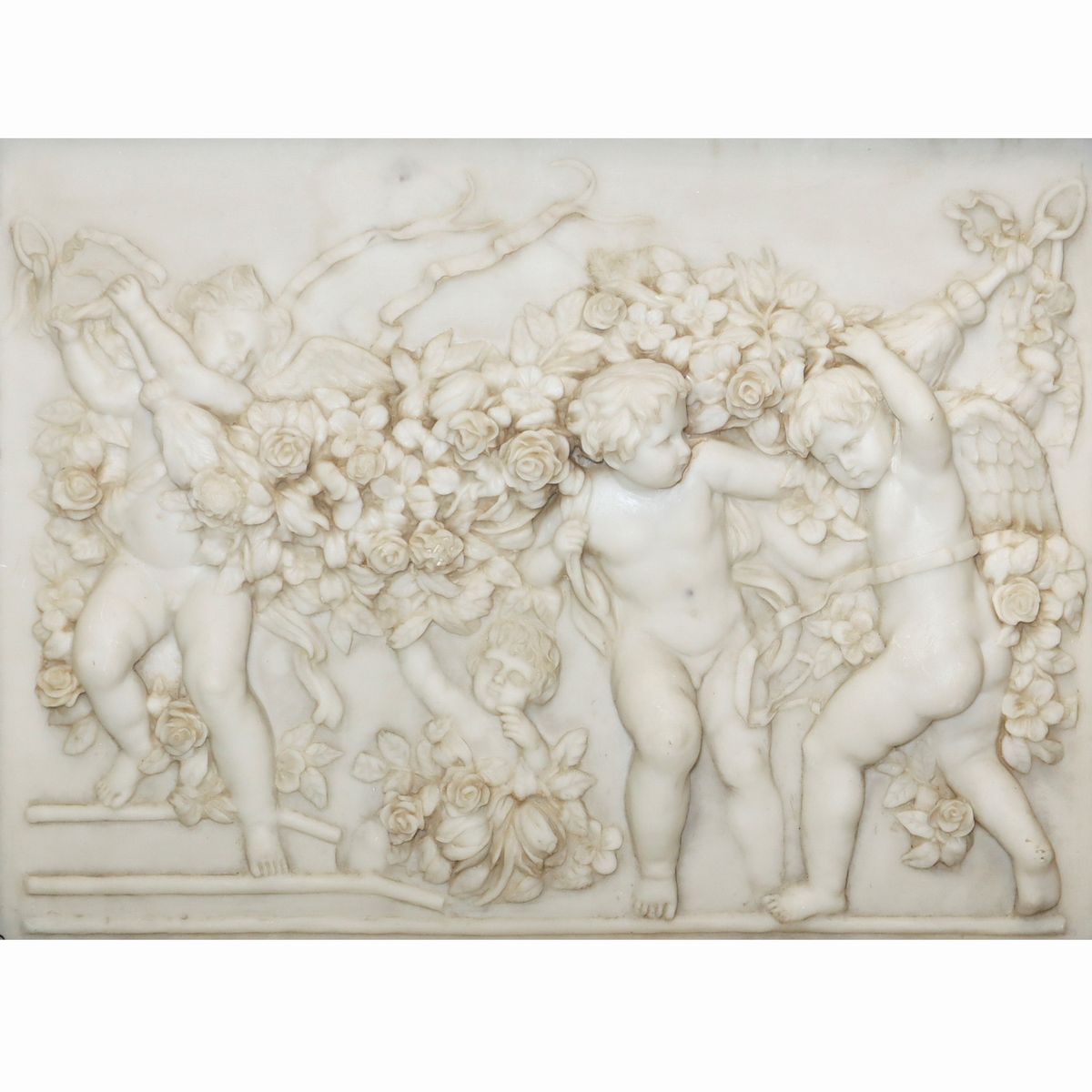 Bassorillievo Raffigurante Gioco di Putti con Fiori in Cornice Dorata