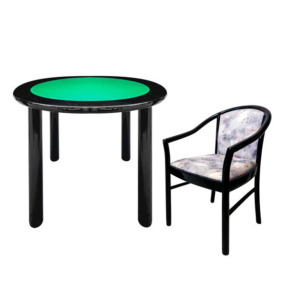 Tavolo da gioco laccato nero bifacciale con tappeto verde con 4 sedie laccate con tapezzeria