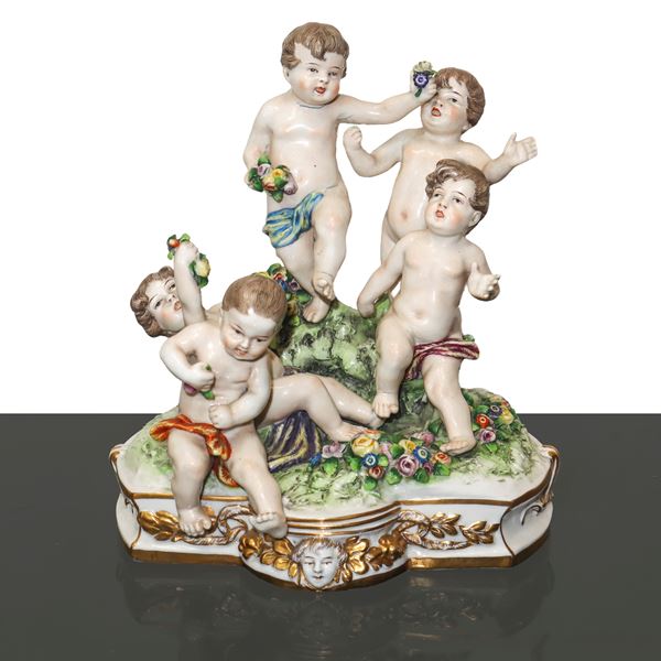 Capodimonte - Porcelain figurine with 5 cherubs