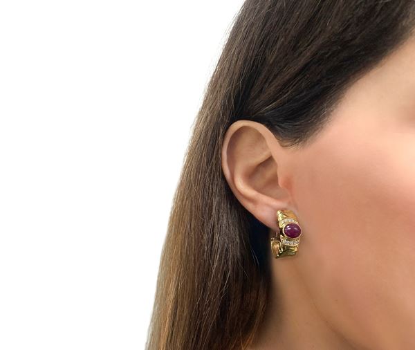 Earrings in 18 kt gold with cabochon rubies and brilliant cut diamonds 0.20 ct