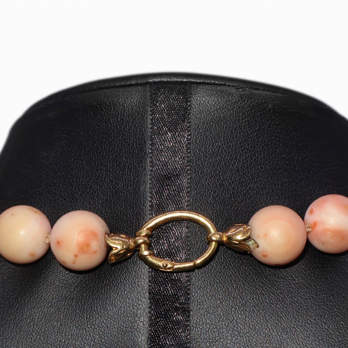 Collana in Corallo Rosa con Susta in Oro Giallo 18 Kt