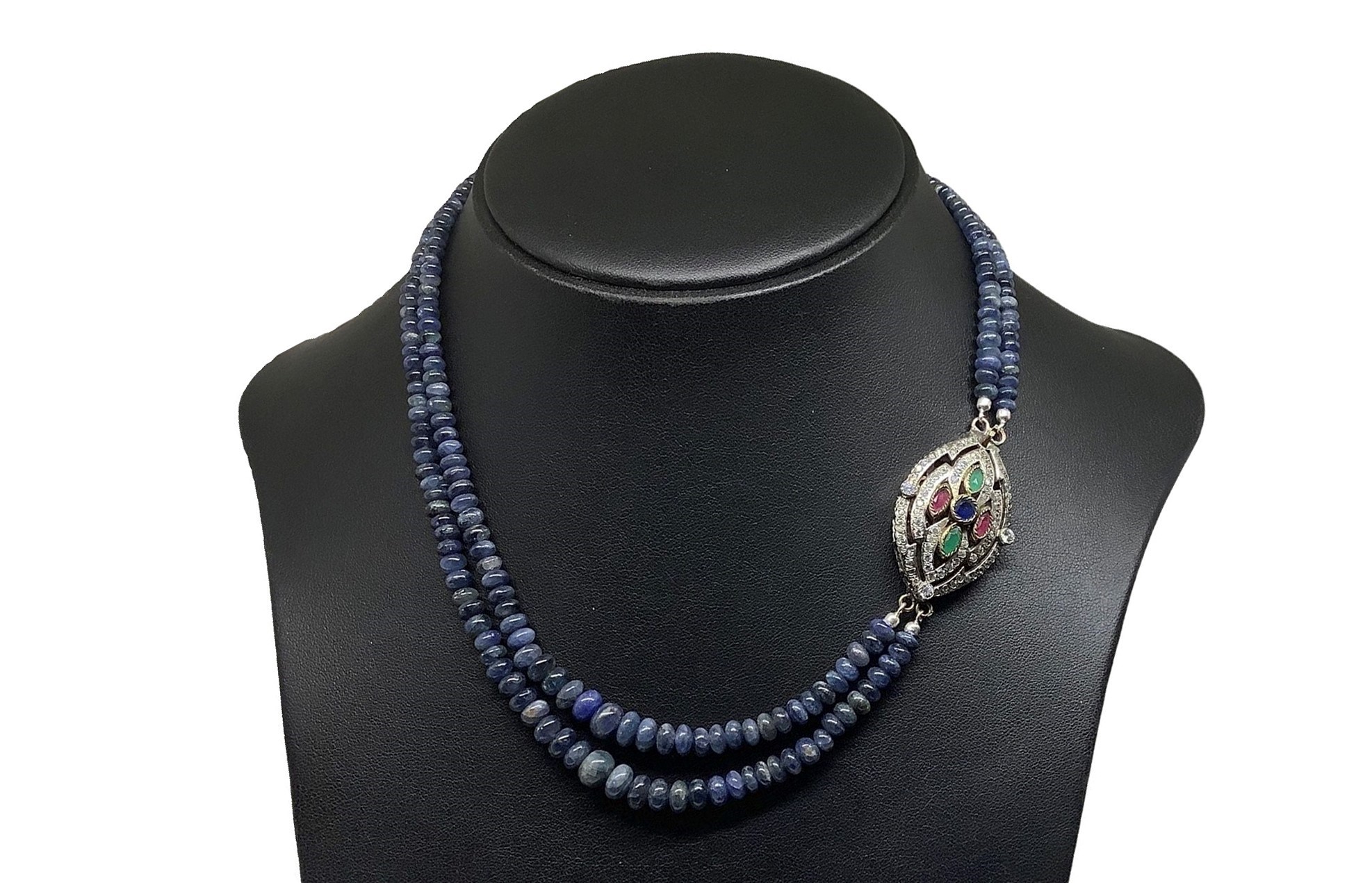 Collana in Argento con Rubini e Chiusura in Argento e Rubini.