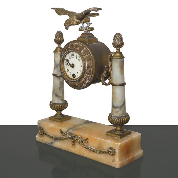 Bronze and alabaster clock surmounted by an eagle