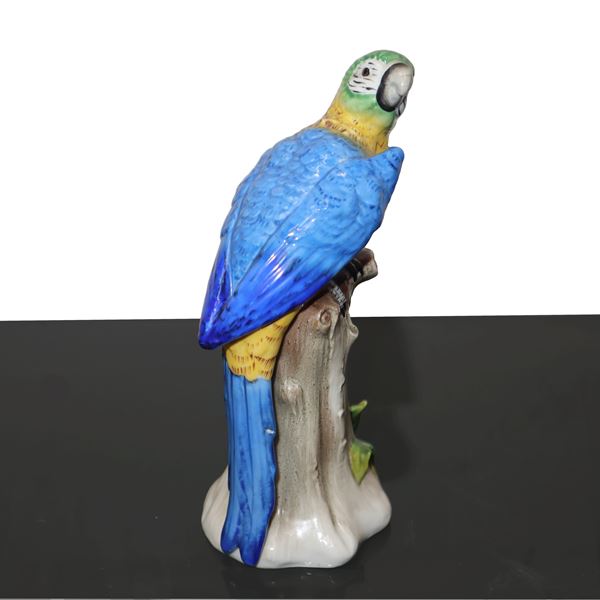 Capodimonte - Polychrome porcelain parrot