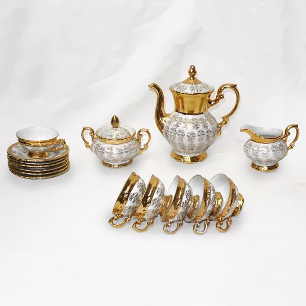 Bavaria Johann seltmann vohenstrau&#223; - Porcelain coffee set with 6 floral decorations and gold trim.