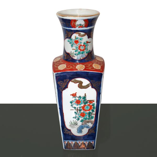 Japanese quadrangular vase painted with floral motifs