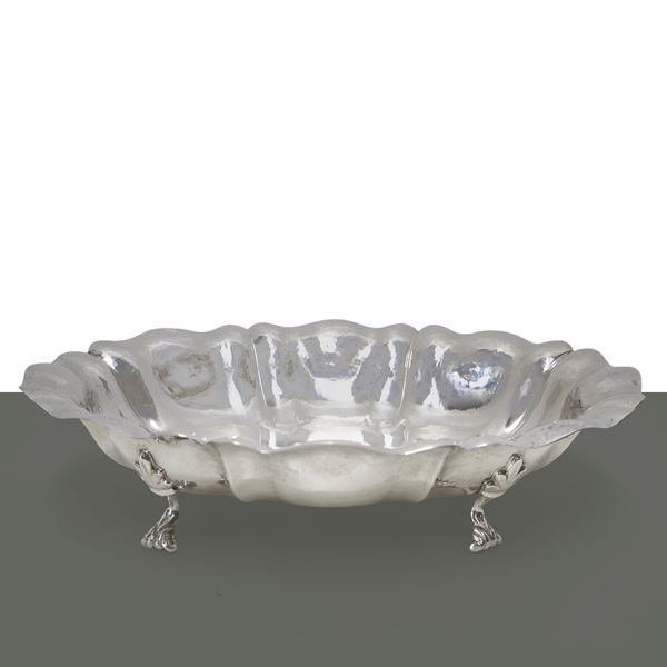 Oval stand in silver