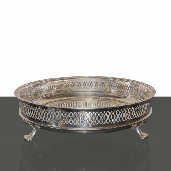 Round stand in silver