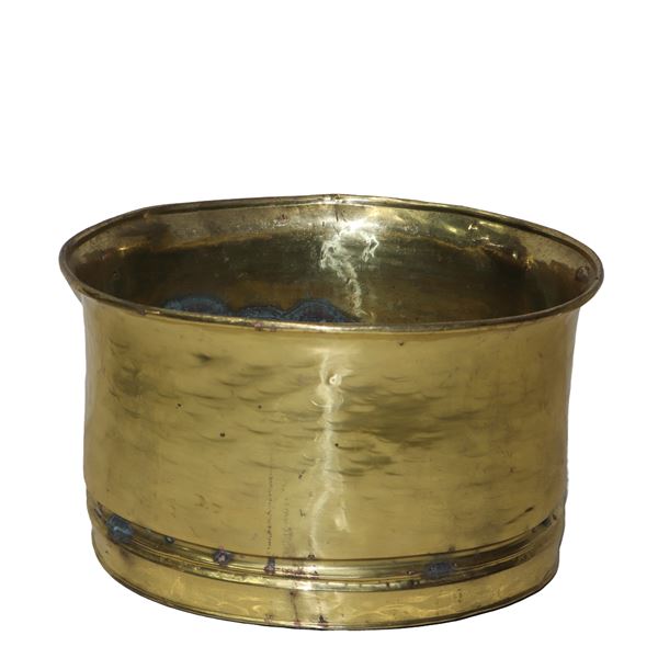 Oval cachepot in gilt brass